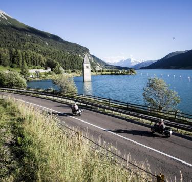 In moto al Lago di Resia