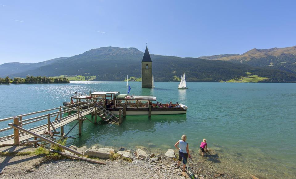 Boat trip on lake Resia