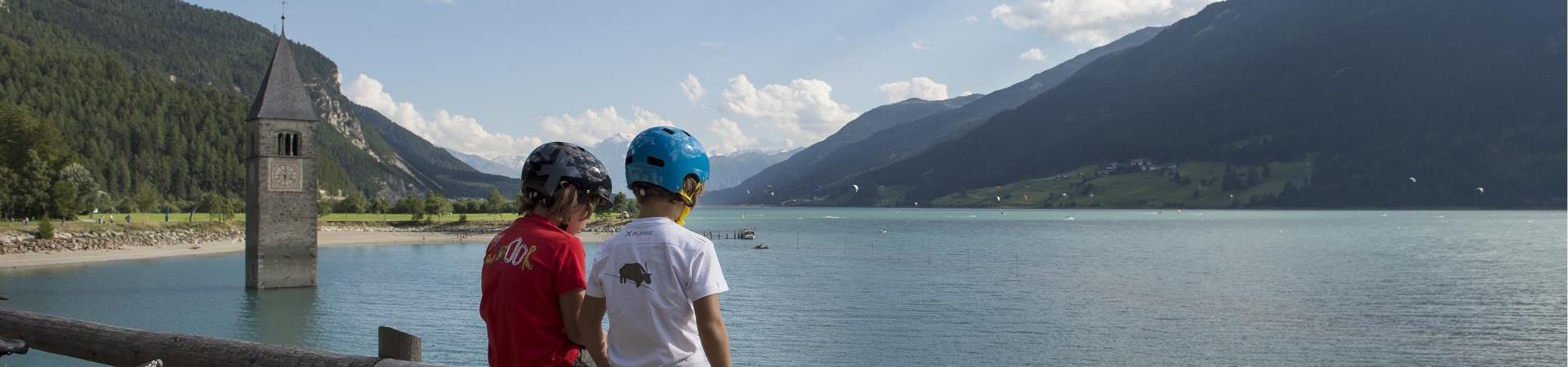 familie-kinder-turm-reschensee-vinschgau-tg