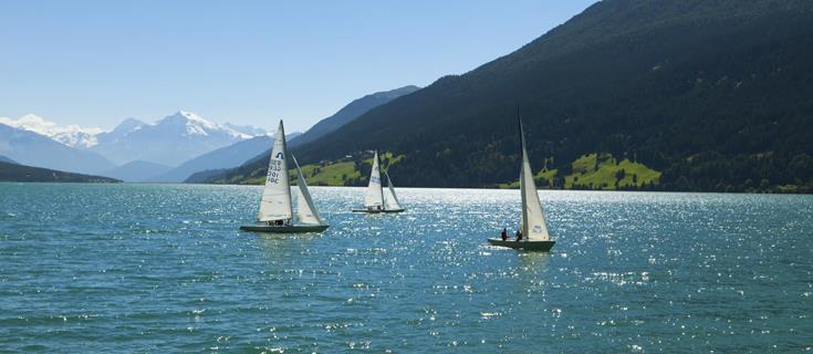 Barche a vela sul Lago di Resia