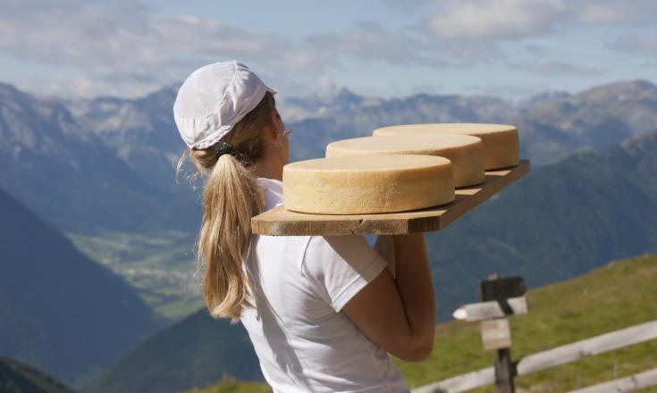 herbstauslese-produkte-almkäse-vinschgau-fb[3]